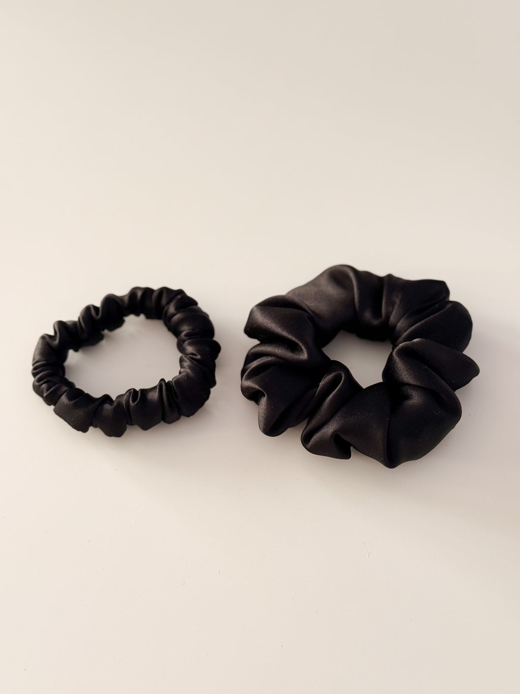 BLACK MINI SILK SCRUNCHIE