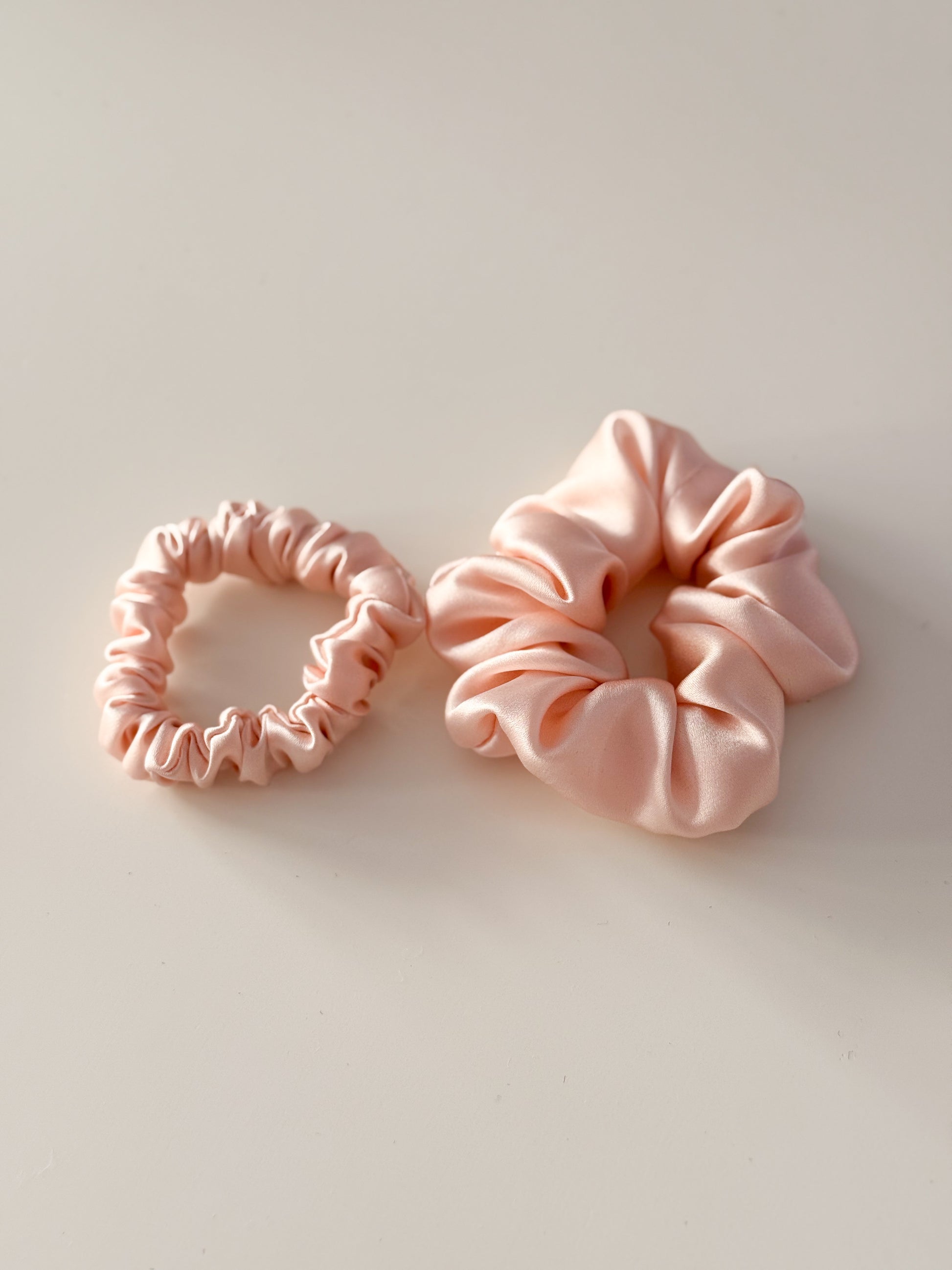 ROSE MINI SILK SCRUNCHIE