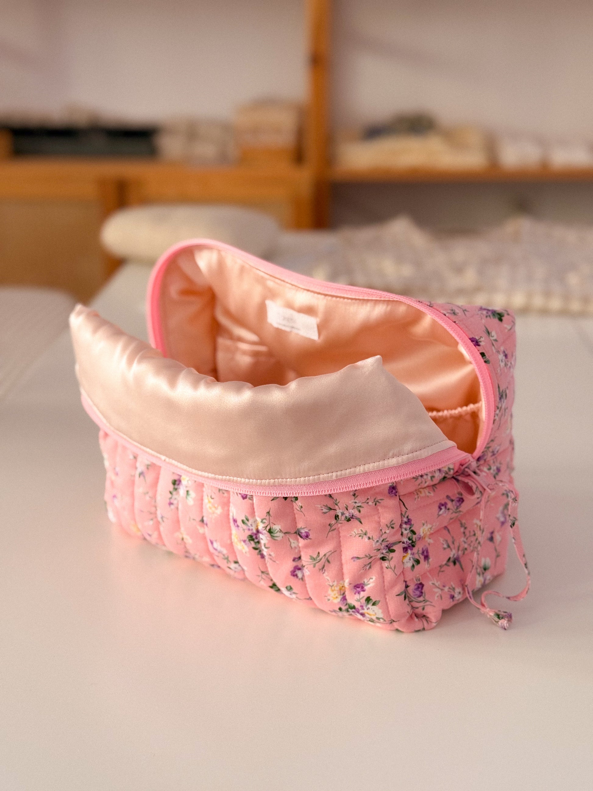 VISCOSE + SILK MAKE-UP BAG