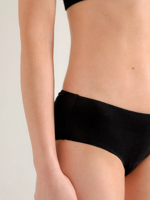 JUODOS BASIC KELNAITĖS 