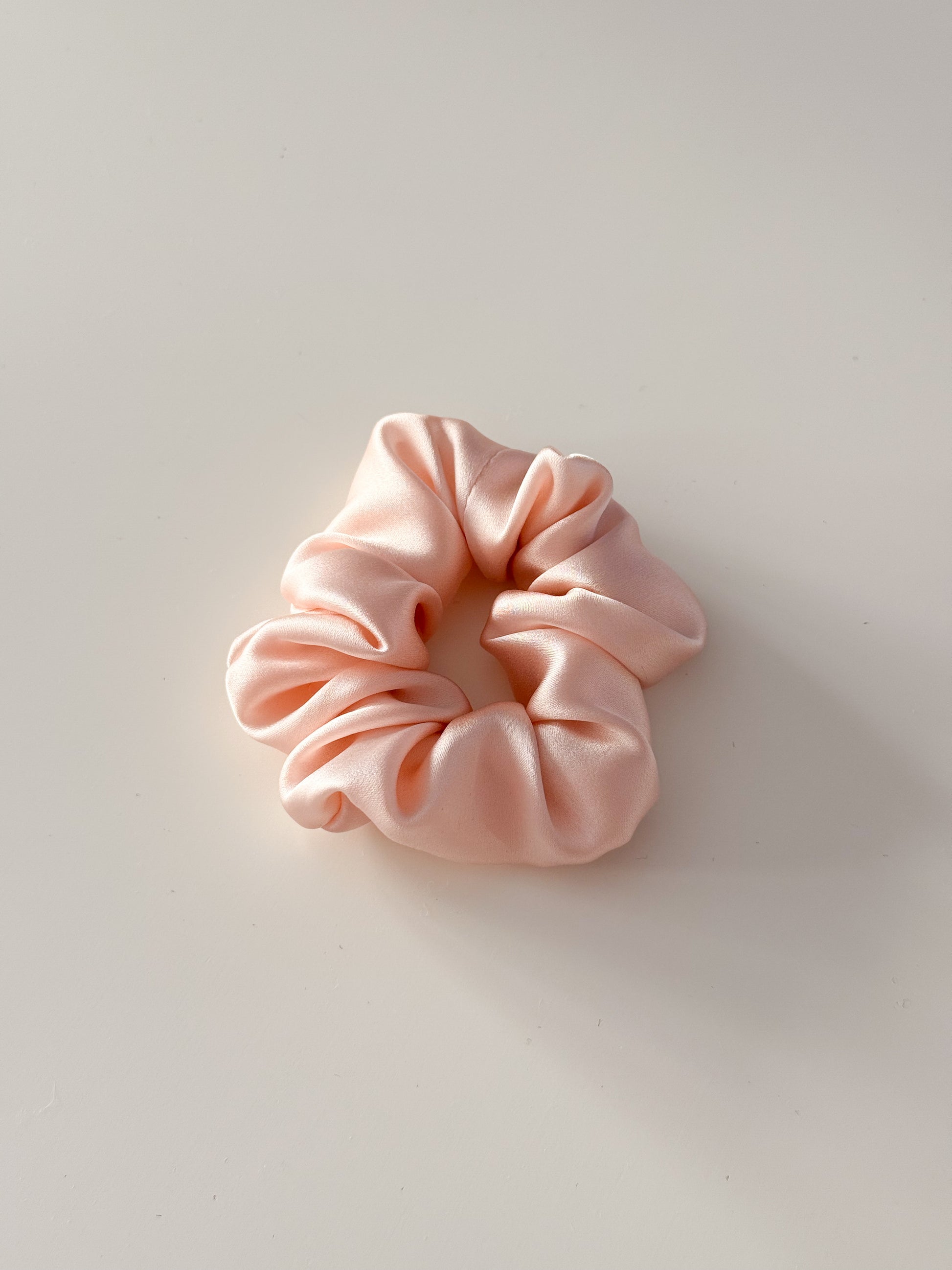 ROSE MEDIUM SILK SCRUNCHIE
