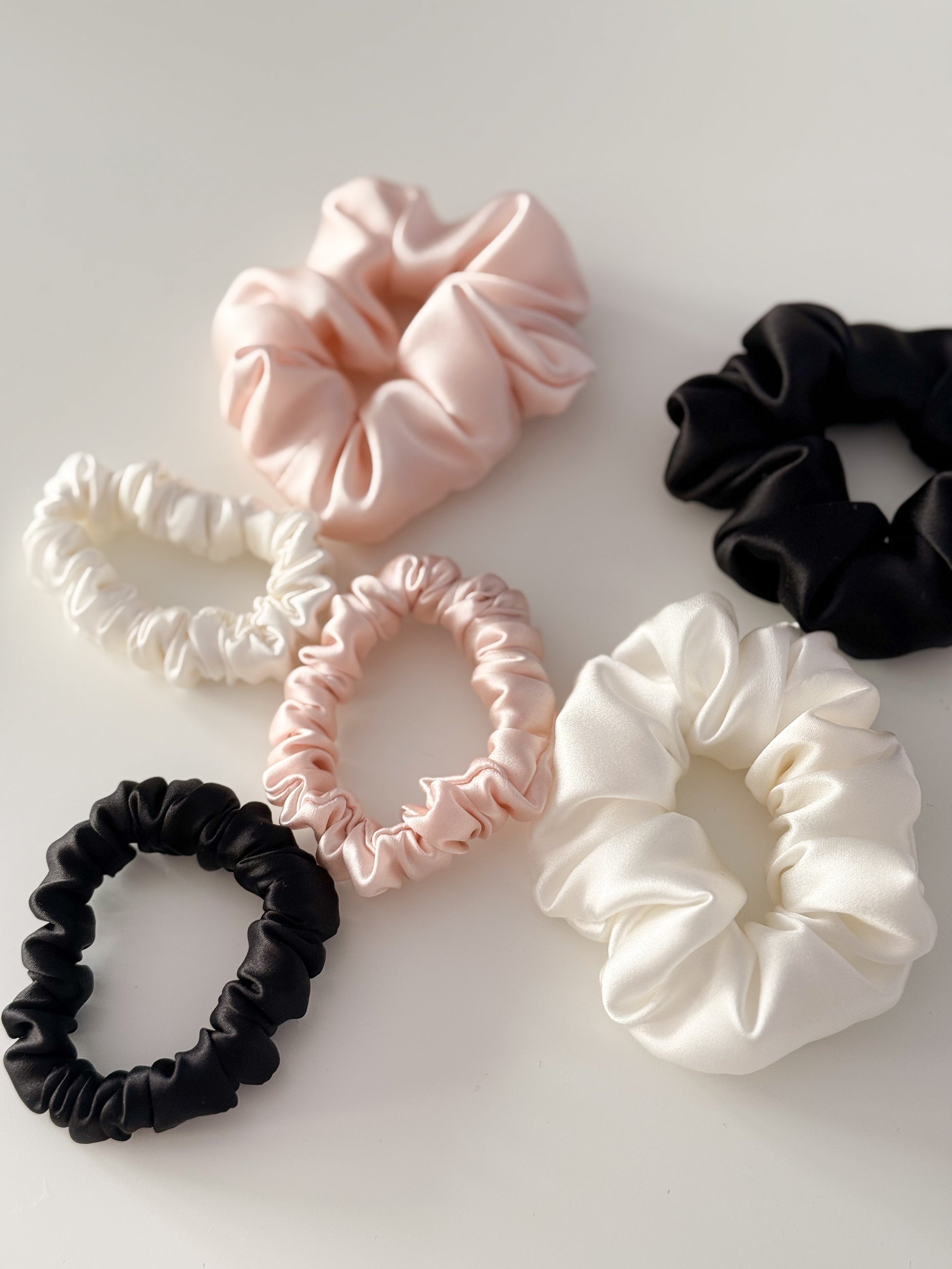 BLACK MINI SILK SCRUNCHIE